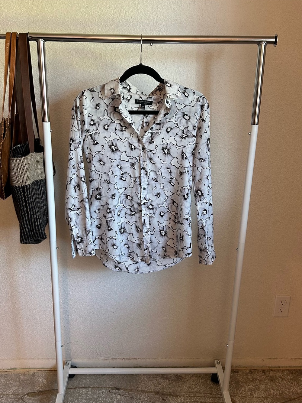 Banana Republic White Floral-Print Button-Up Shirt - Women